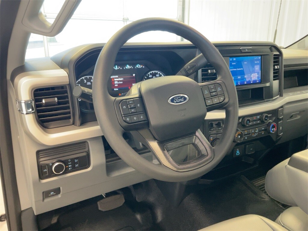 2025 Ford F-250 XLT photo 3