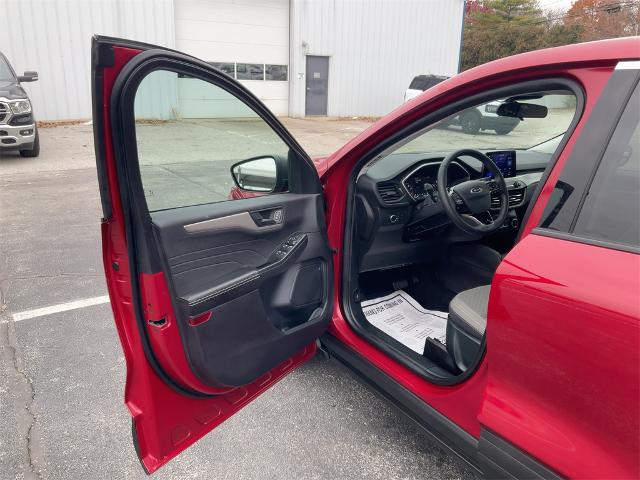 2022 Ford Escape SE photo 2