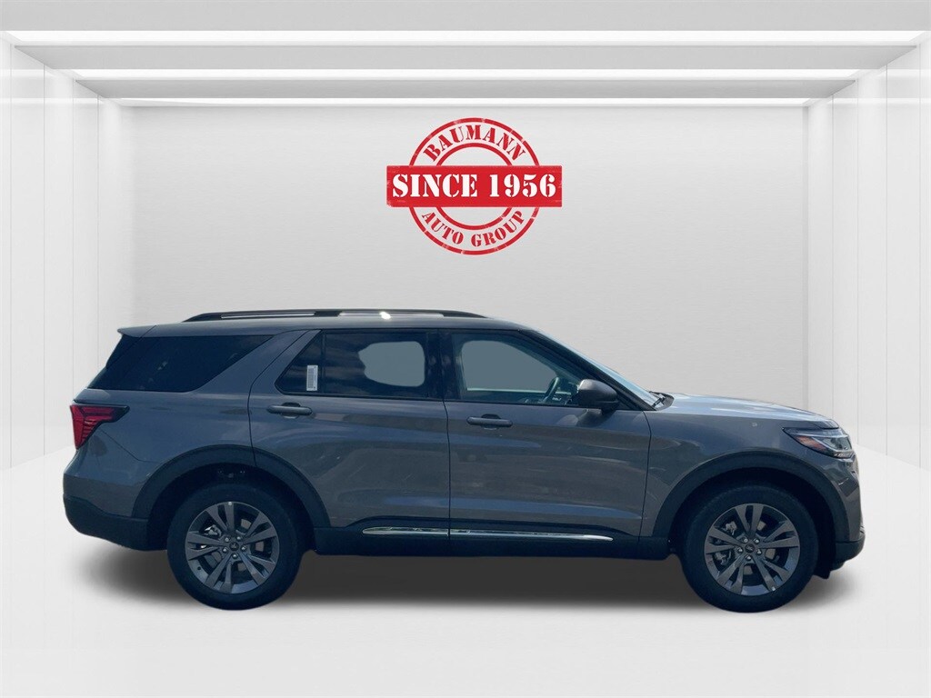 2025 Ford Explorer photo 4