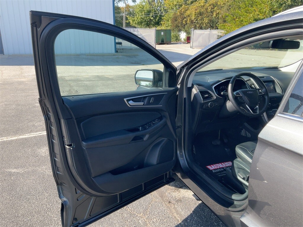 2020 Ford Edge SEL photo 2