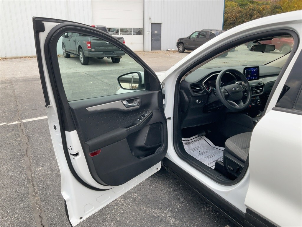 2020 Ford Escape SE photo 2