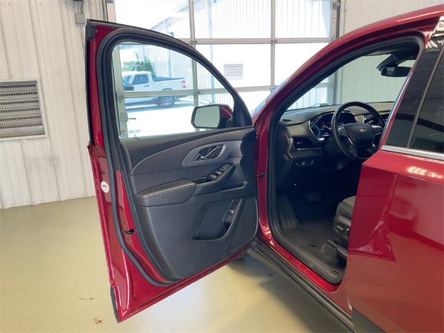 2023 Chevrolet Traverse Cloth 1LT photo 2