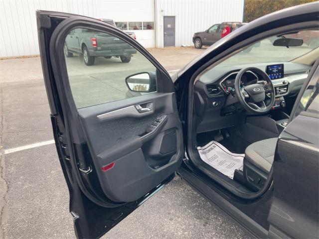 Used 2020 Ford Escape SE with VIN 1FMCU0G68LUA52920 for sale in Oregon, OH