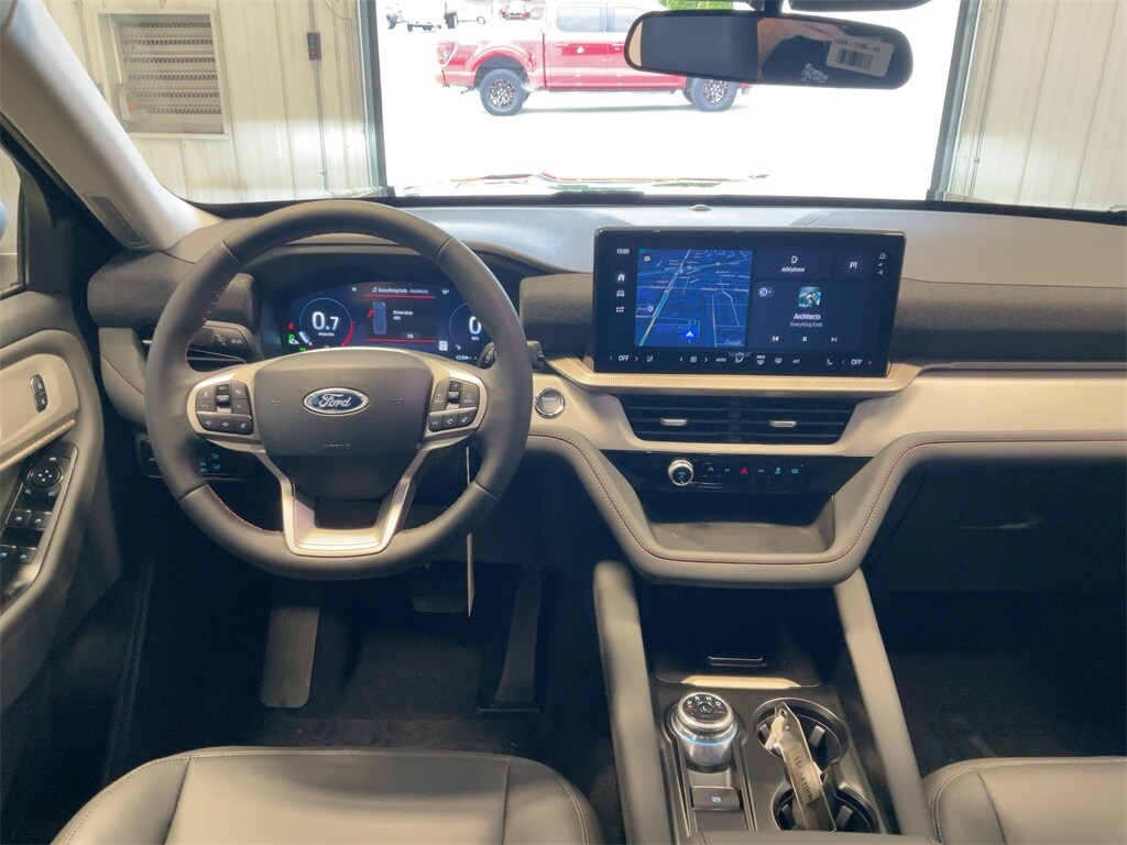 2025 Ford Explorer photo 2