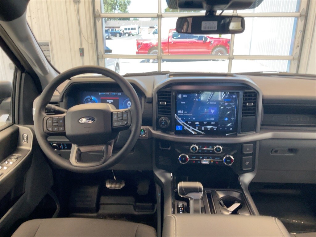 2025 Ford F-150 Lightning photo 3