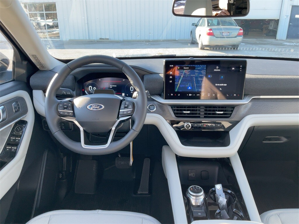 2026 Ford Explorer Platinum photo 3