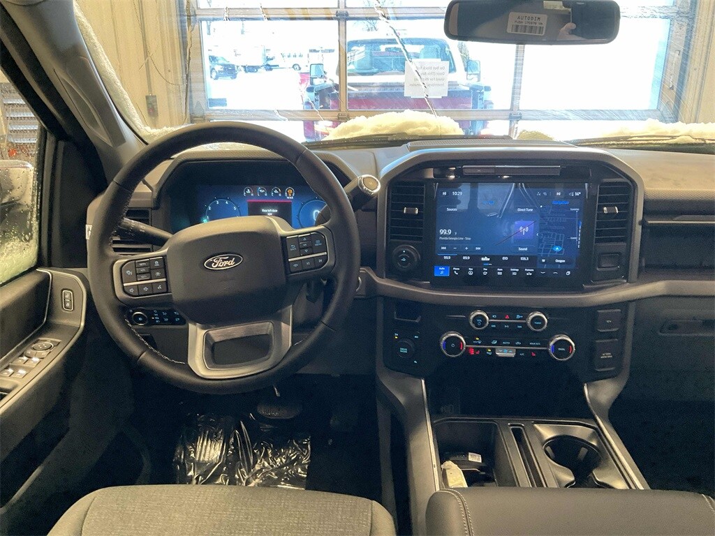 2025 Ford F-150 XLT photo 3