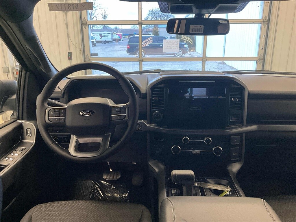 2025 Ford F-150 XLT photo 3