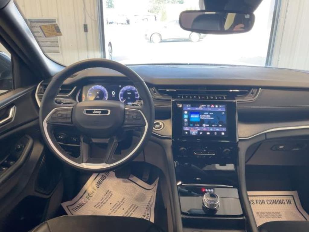 Used 2024 Jeep Grand Cherokee L Laredo SUV