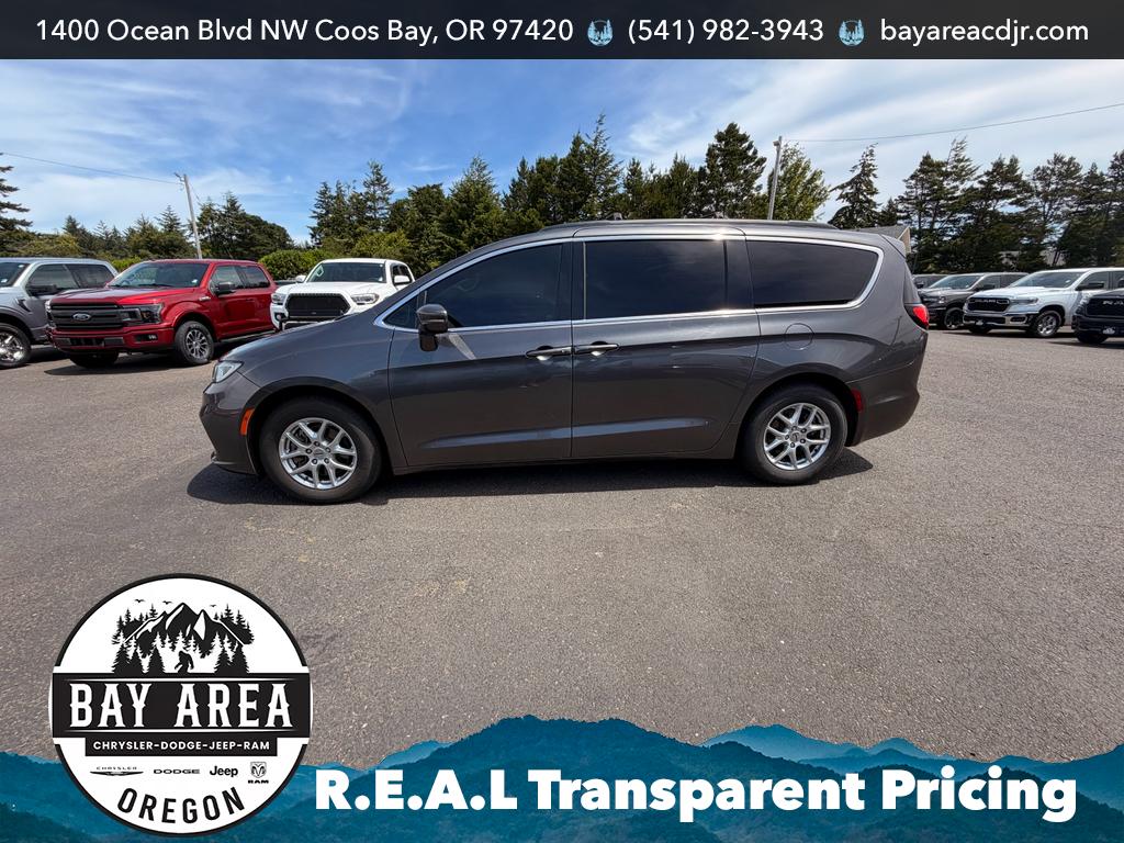 2022 Chrysler Pacifica Touring L's photo