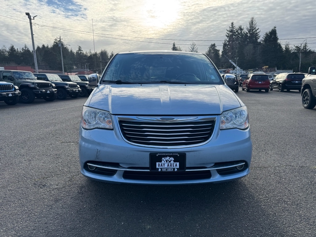 2013 Chrysler Town & Country Touring-L's photo