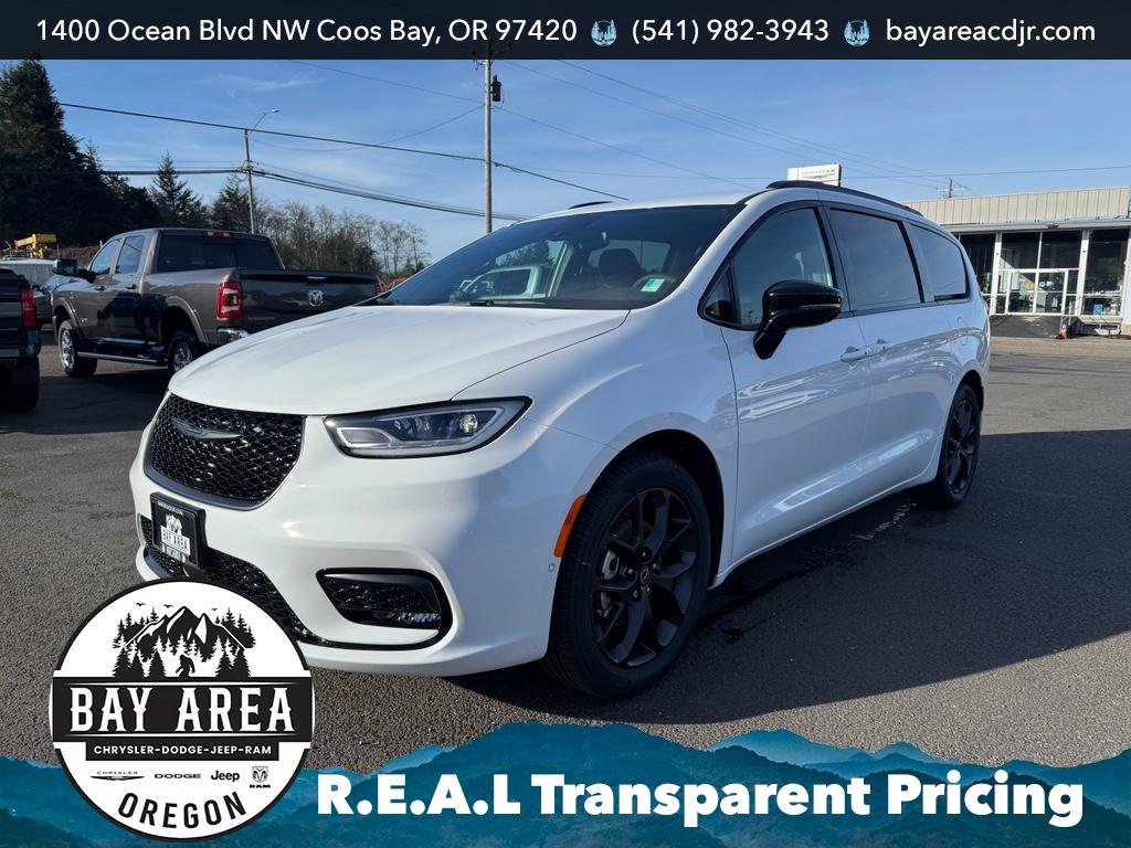2026 Chrysler Pacifica Select's photo