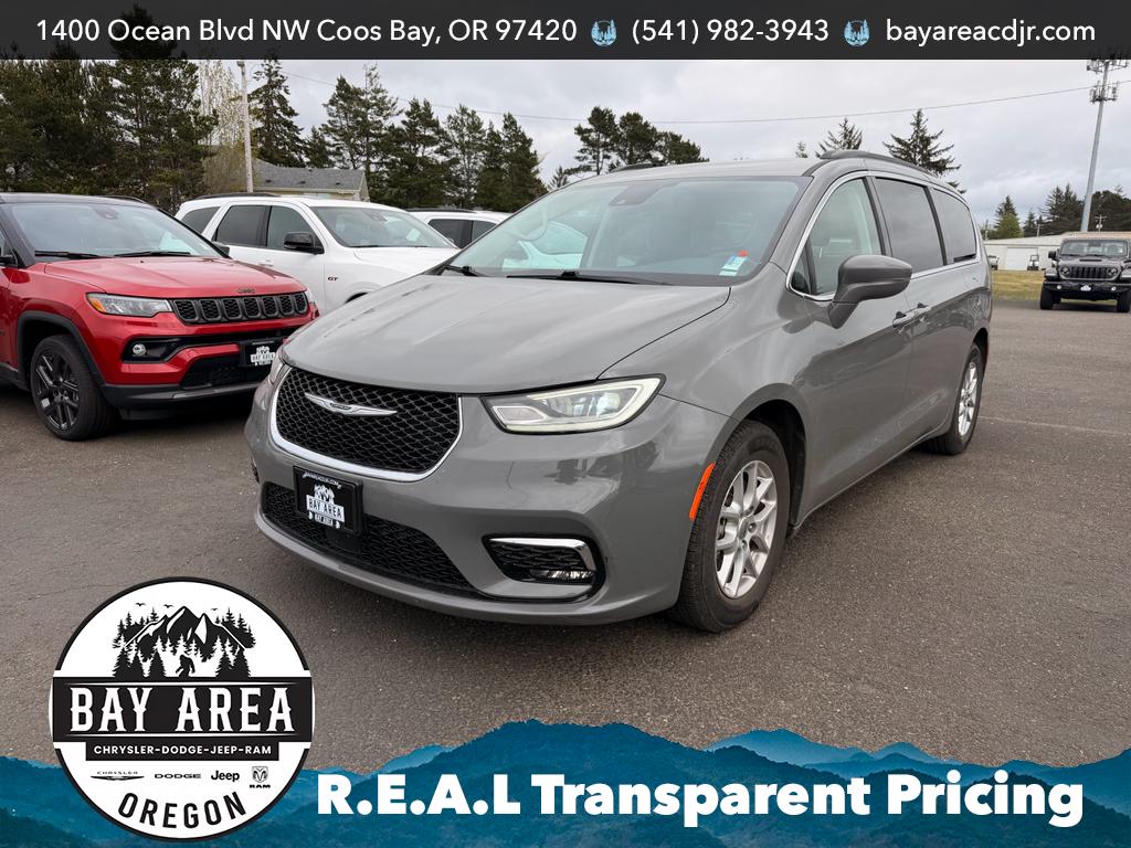 2022 Chrysler Pacifica Touring L's photo