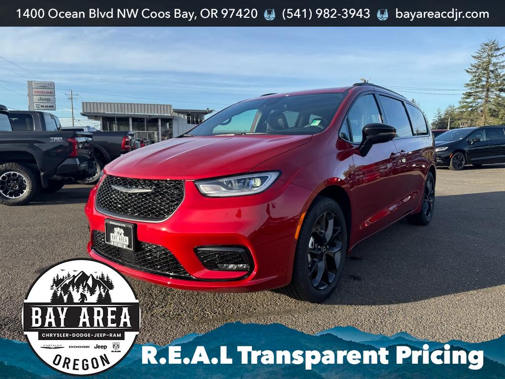 2026 Chrysler Pacifica Select's photo