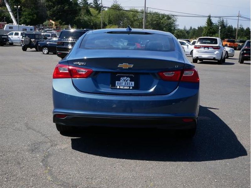 2024 Chevrolet Malibu 1LT photo 3