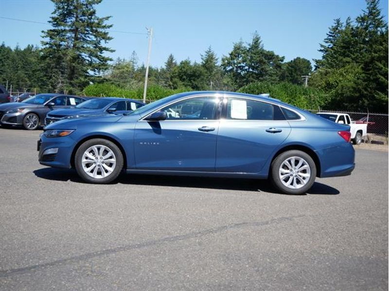 2024 Chevrolet Malibu 1LT photo 2