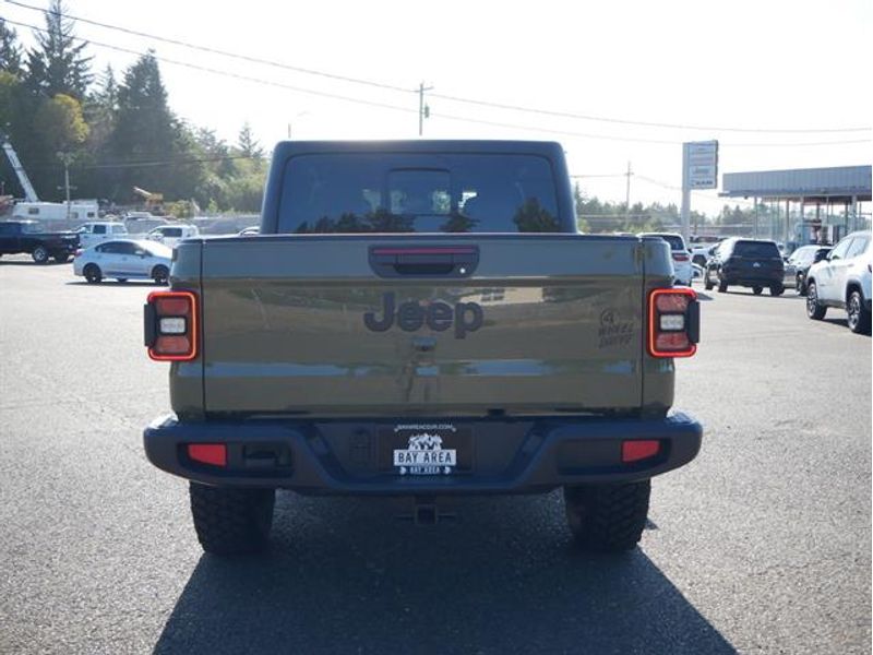 2025 Jeep Gladiator Willys photo 4