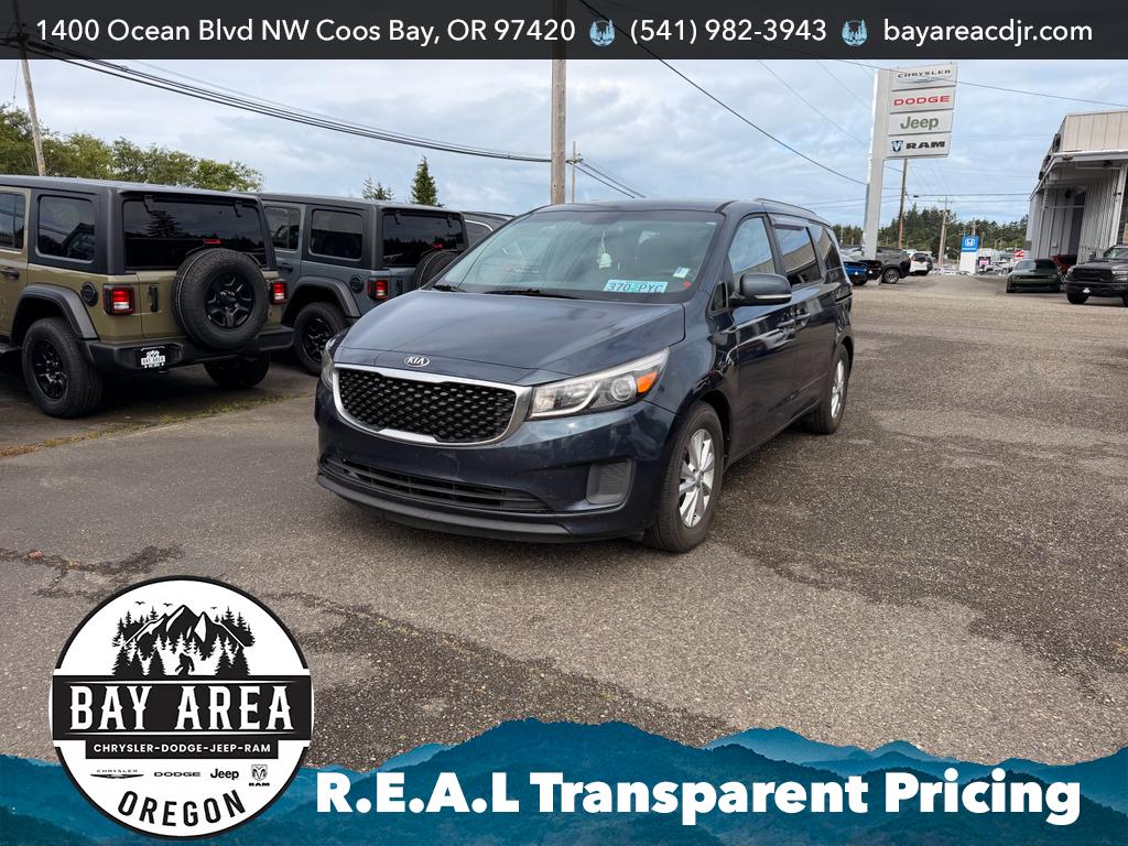 2016 Kia Sedona LX's photo