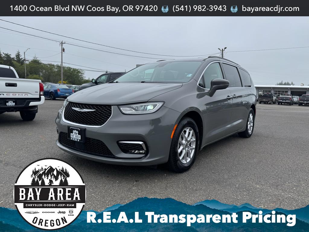 2022 Chrysler Pacifica Touring L's photo