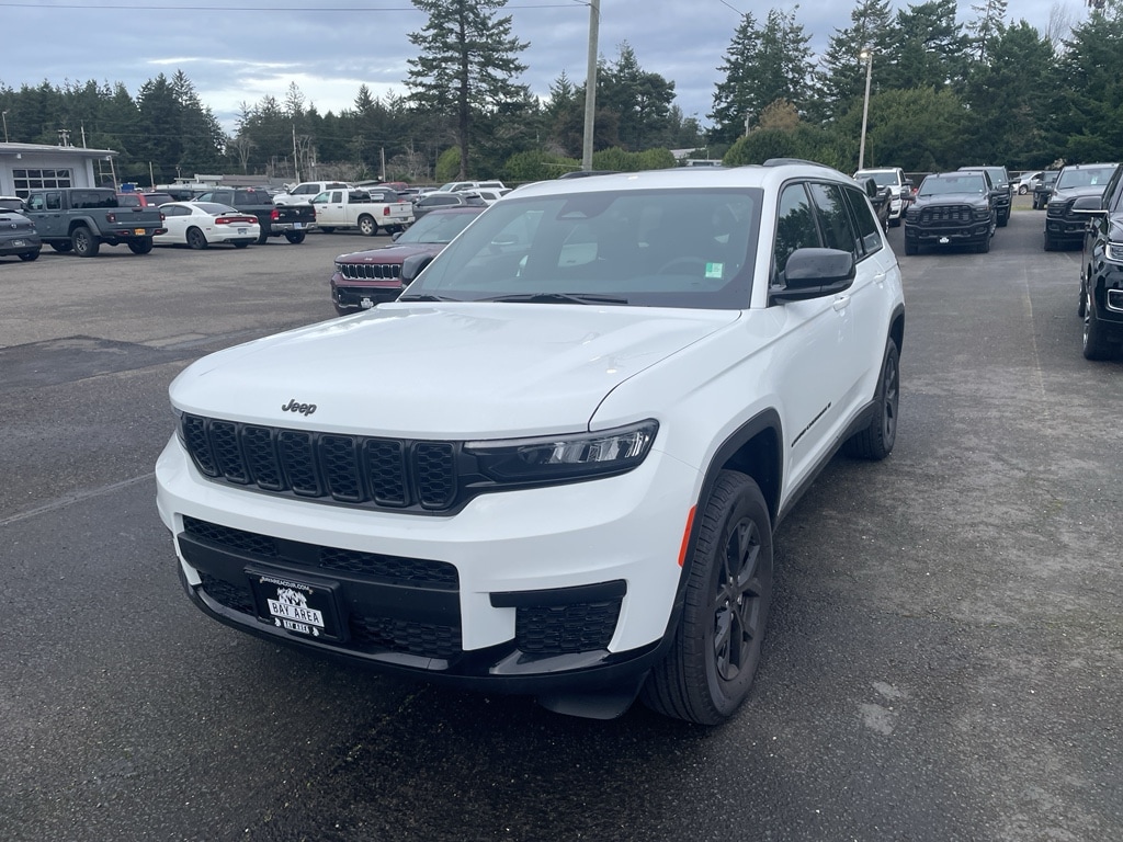 2025 Jeep Grand Cherokee L Altitude's photo