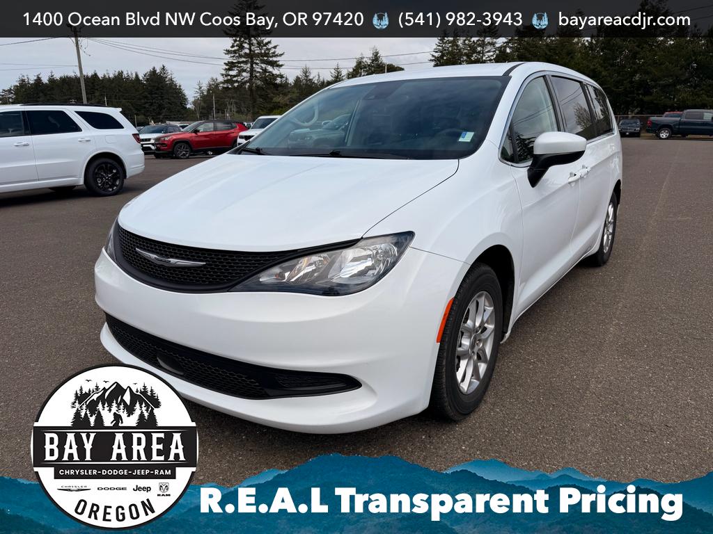 2023 Chrysler Voyager LX's photo