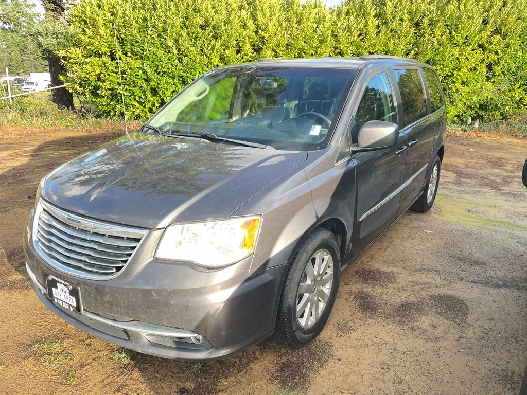 2016 Chrysler Town & Country Touring's photo