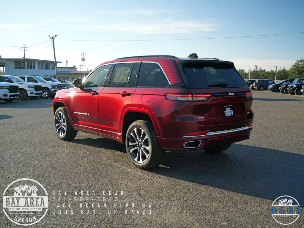 2025 Jeep Grand Cherokee Overland photo 3