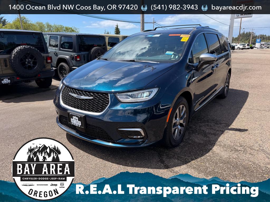 2023 Chrysler Pacifica Hybrid Pinnacle Hybrid's photo