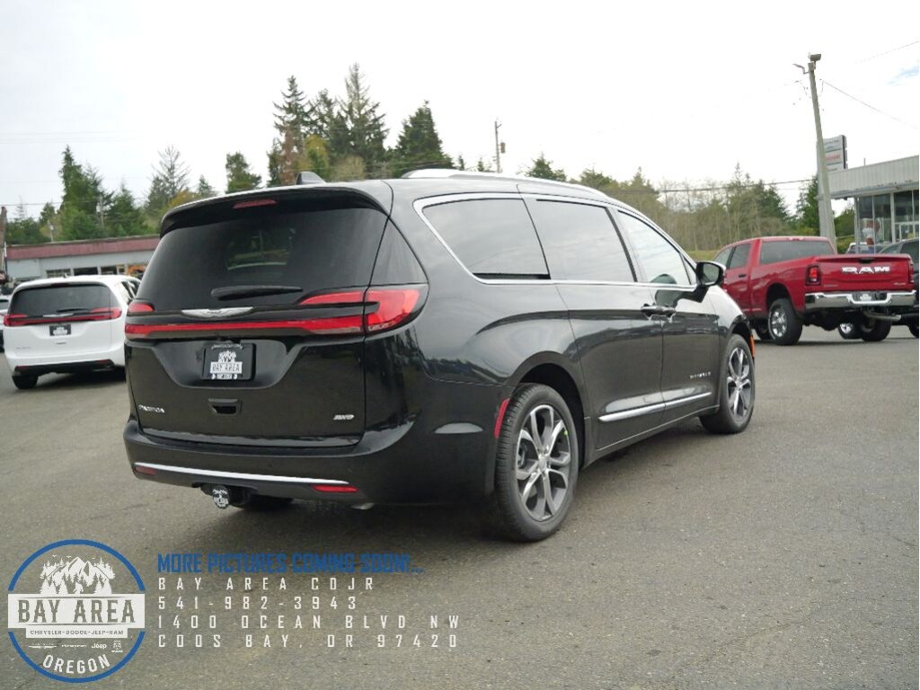 New 2026 Chrysler Pacifica PINNACLE AWD Passenger Van