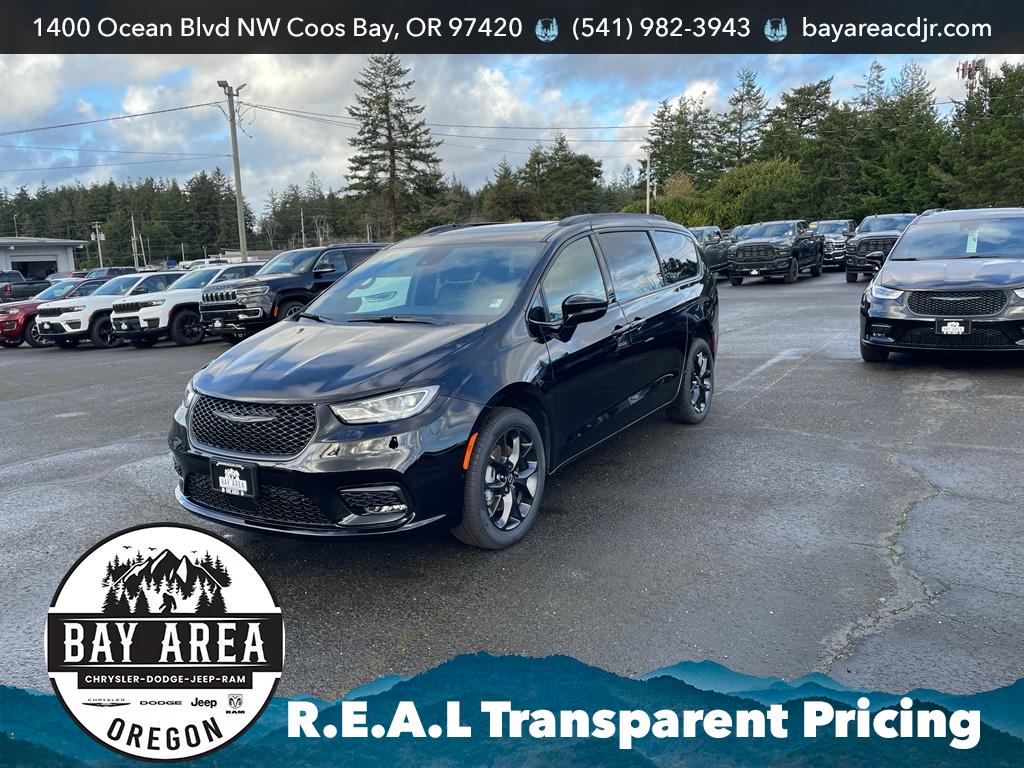 2026 Chrysler Pacifica Select AWD's photo