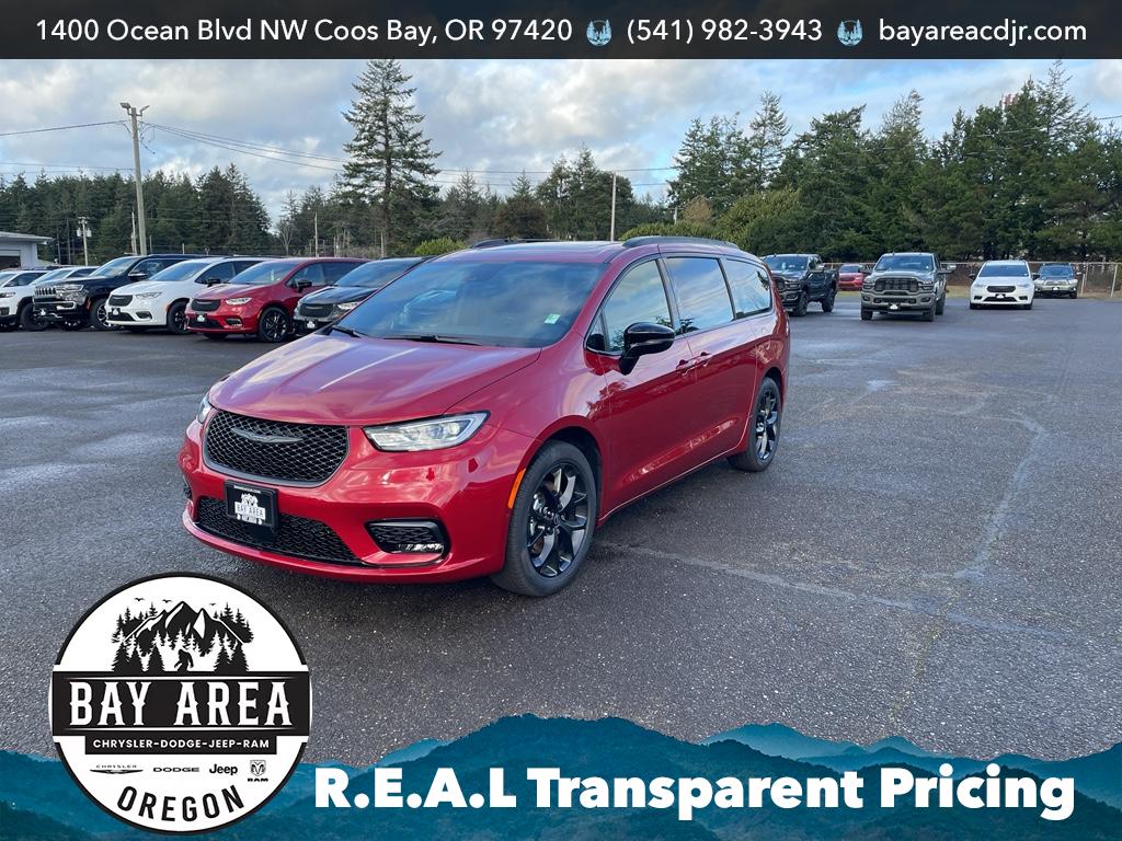 2026 Chrysler Pacifica Select's photo
