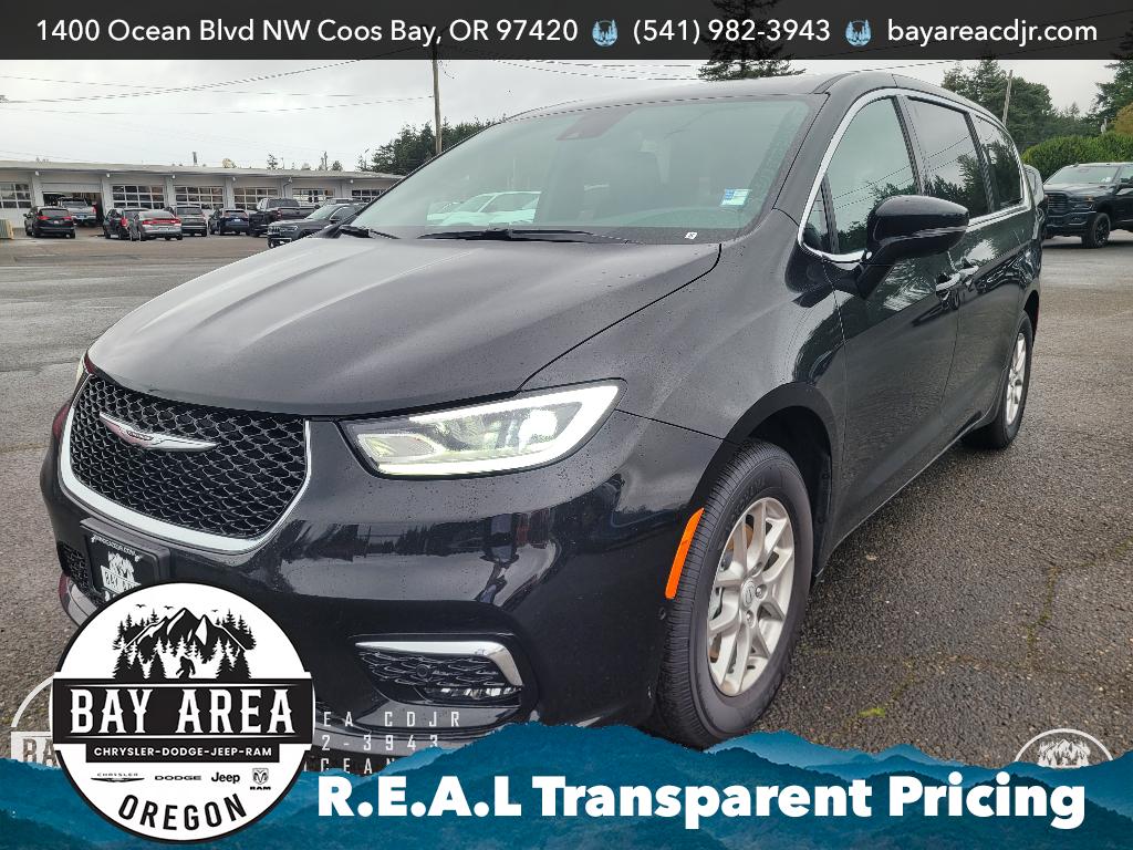 2026 Chrysler Pacifica Select's photo