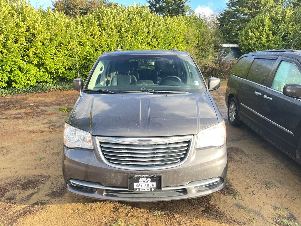2016 Chrysler Town & Country Touring's photo