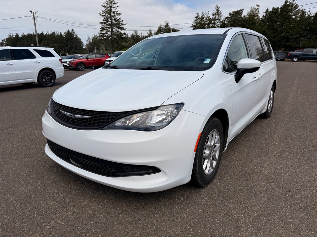 2023 Chrysler Voyager LX