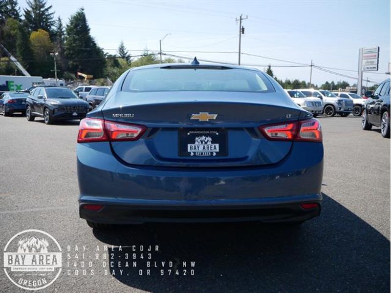 2024 Chevrolet Malibu Premier 2LT photo 3