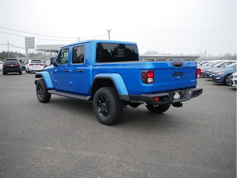 2025 Jeep Gladiator Sport photo 3