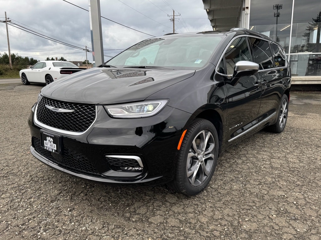 2026 Chrysler Pacifica Pinnacle's photo