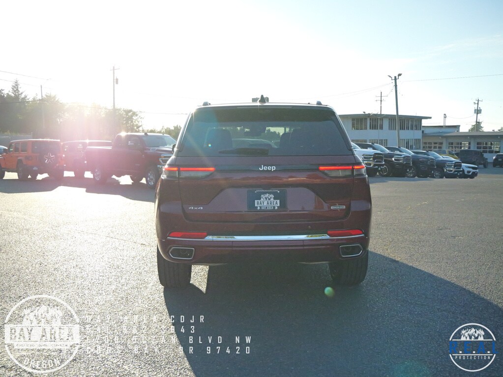 2025 Jeep Grand Cherokee Overland photo 4