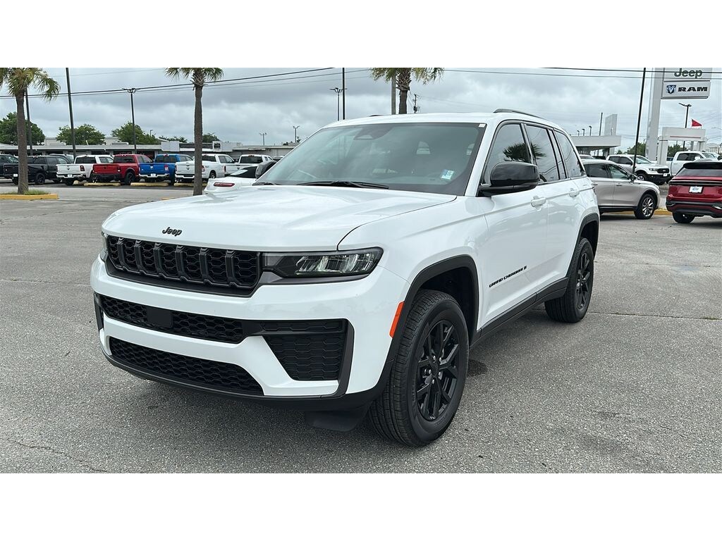 New 2026 Jeep Grand Cherokee Laredo Altitude Sport Utility