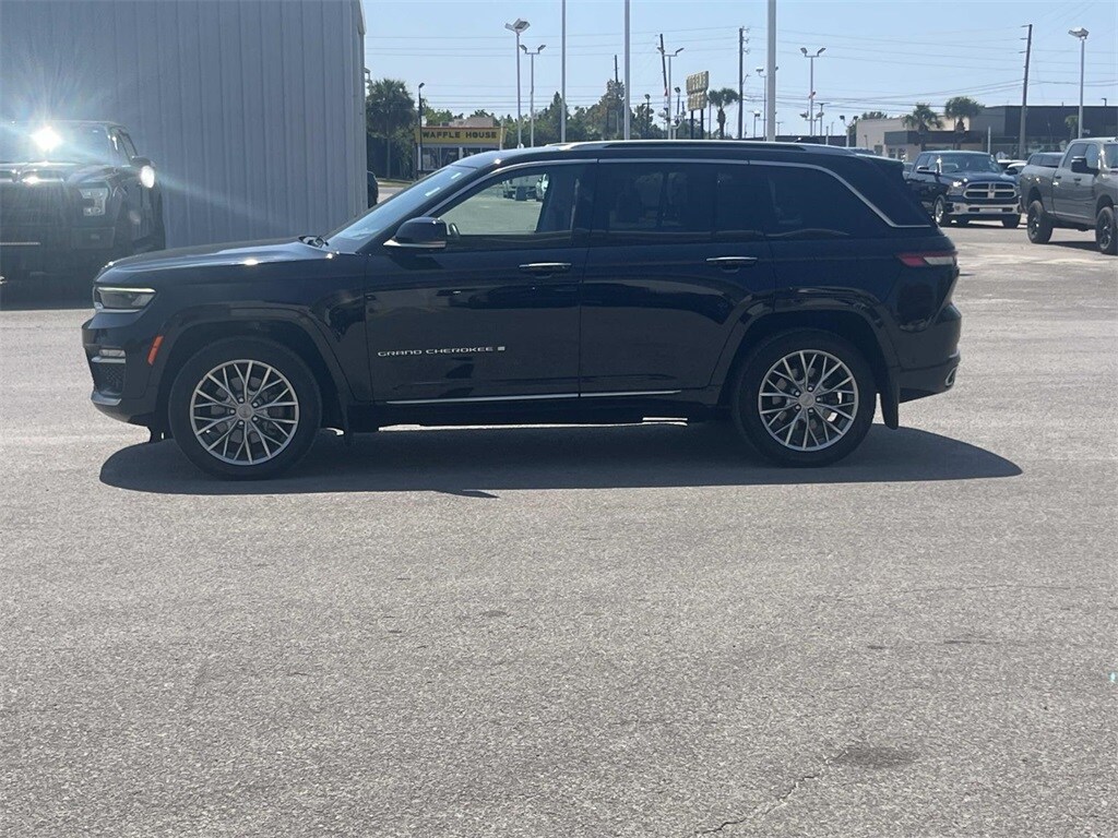 2022 Jeep Grand Cherokee Summit photo 2