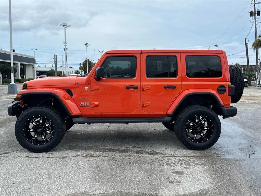 2018 Jeep Wrangler Unlimited Sahara photo 2