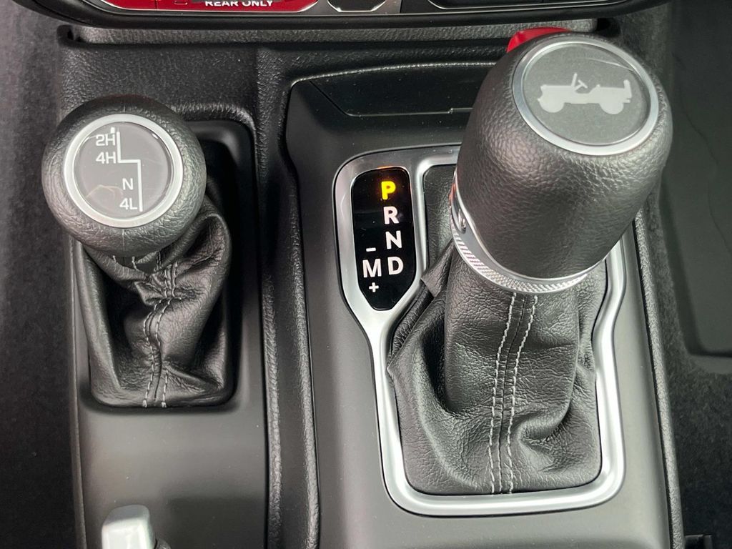 2025 Jeep Wrangler 4-Door Willys - Photo 23