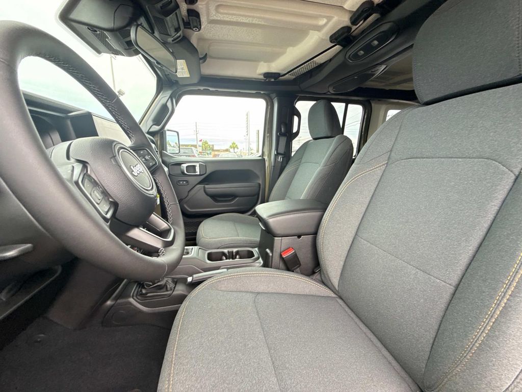 2025 Jeep Wrangler 4-Door Willys - Photo 12