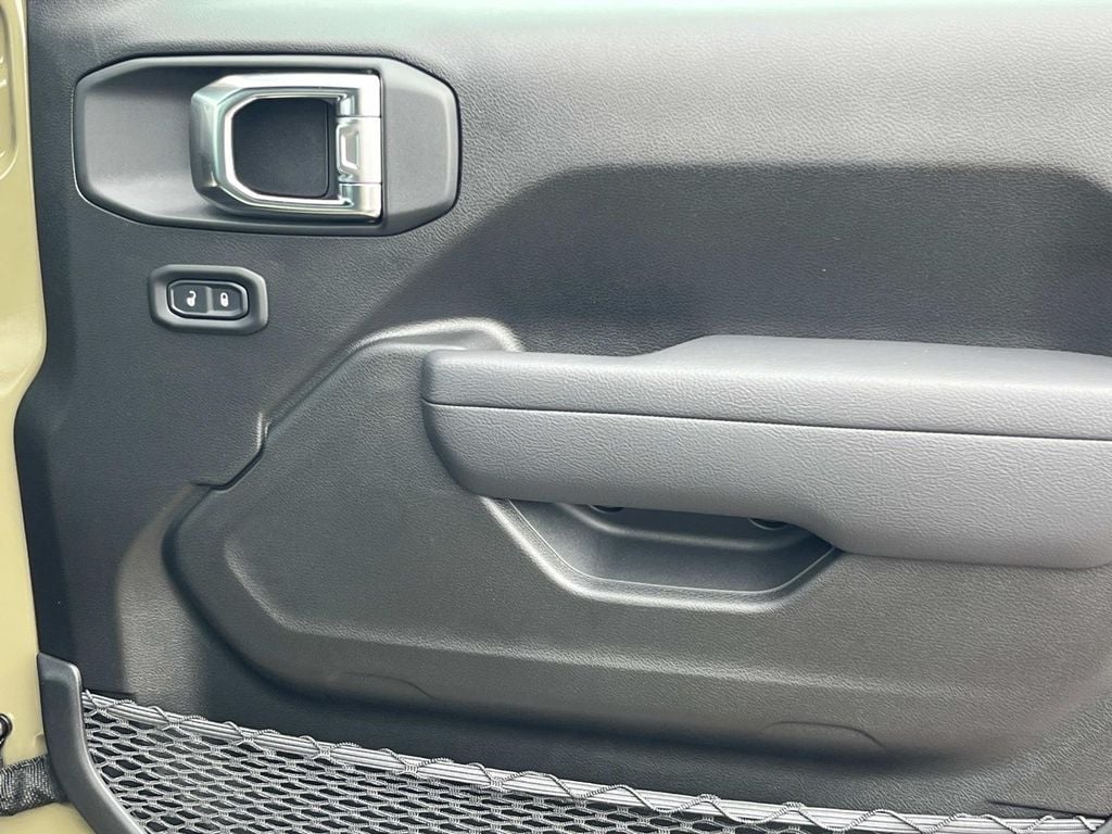 2025 Jeep Wrangler 4-Door Willys - Photo 21