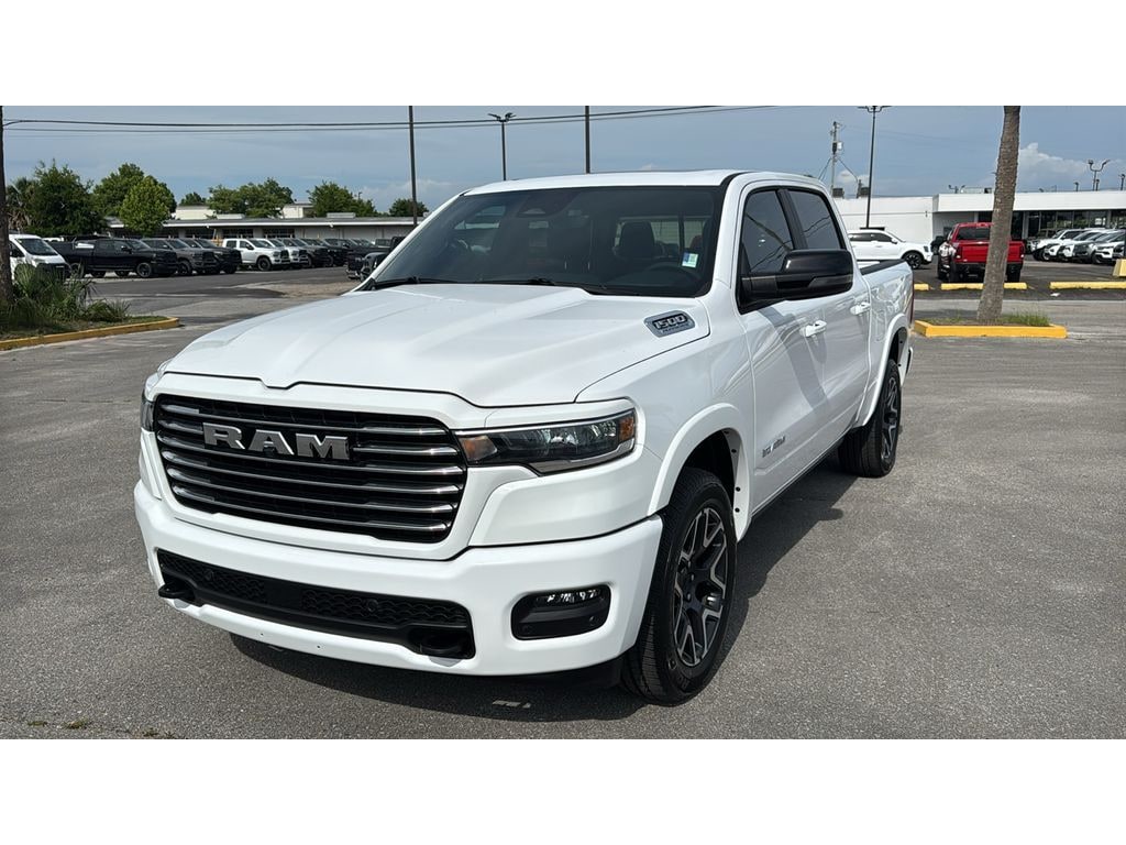 New 2026 Ram 1500 LARAMIE CREW CAB 4X2 5'7 BOX Pickup