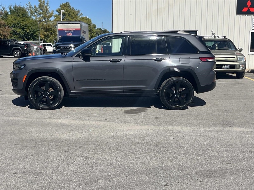 Used 2023 Jeep Grand Cherokee Laredo SUV