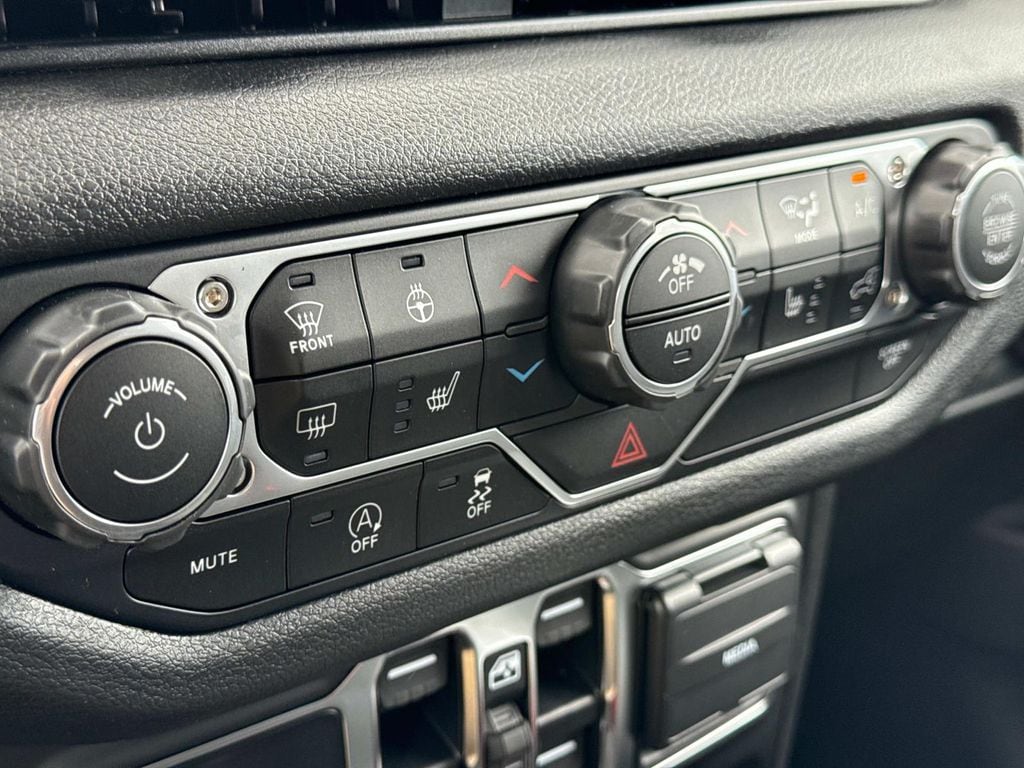 2025 Jeep Wrangler 4-Door Willys - Photo 27