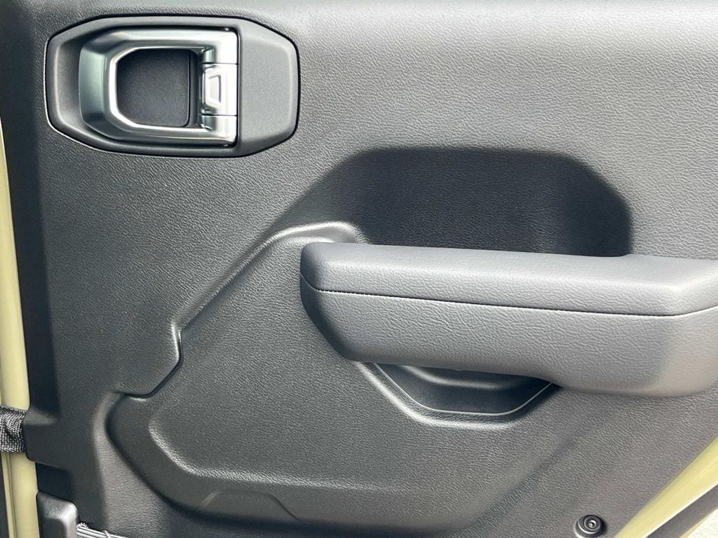 2025 Jeep Wrangler 4-Door Willys - Photo 17