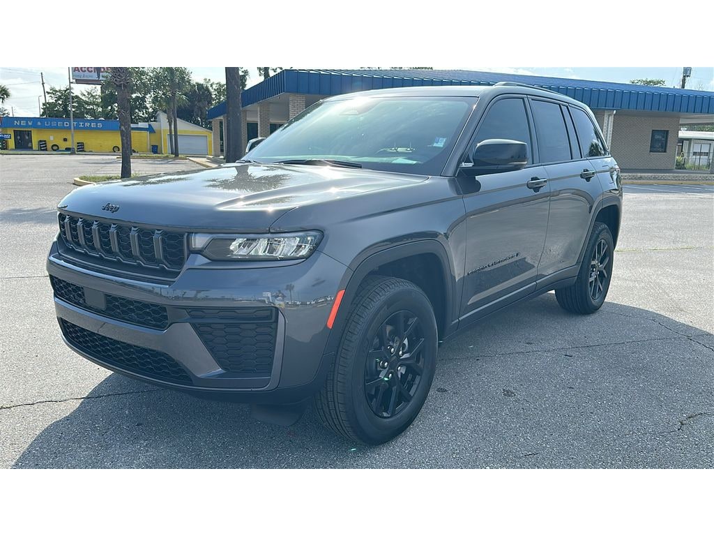 New 2026 Jeep Grand Cherokee Laredo Altitude Sport Utility