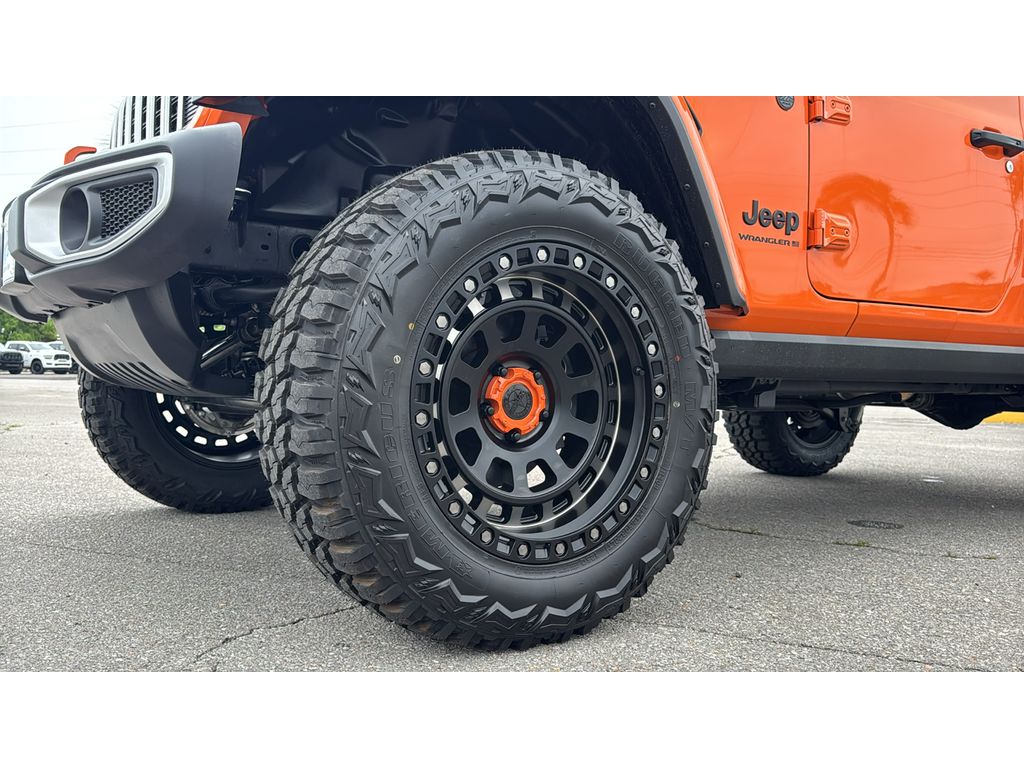 2025 Jeep Wrangler 4-Door Sahara - Photo 11